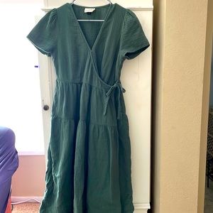 Green dress with pockets